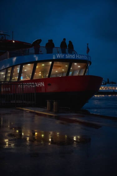 Nikon magazine - Antonia Thomsen  low-light and street nights