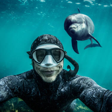 Nikon magazine - George Karbus underwater with the ZR